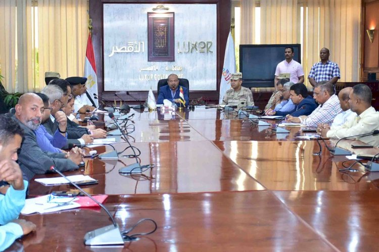 عاشور يعقد اجتماعاً للإعداد للتدريب المشترك لمجابهة الأزمات والكوارث