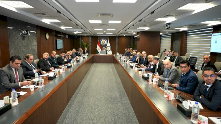 وزير البترول  يلتقي الإعلاميين ورؤساء تحرير الصحف والمواقع الإخبارية المصرية