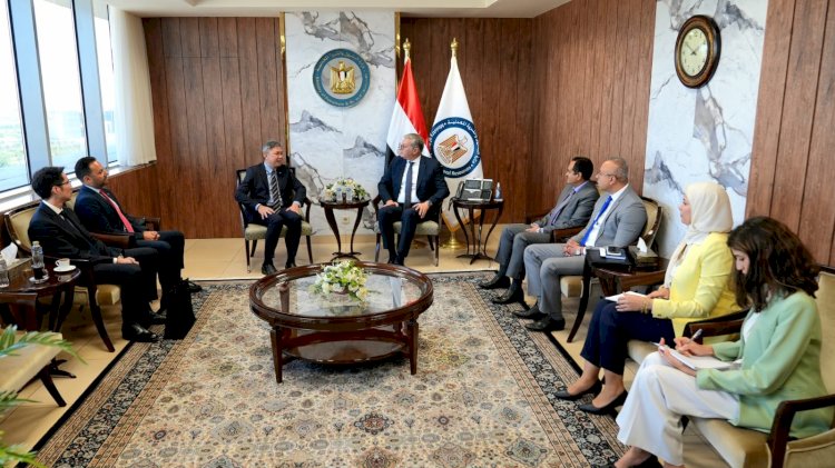 وزير البترول  يبحث مع بتروناس الماليزية  الشراكة  في مجال الغاز الطبيعي
