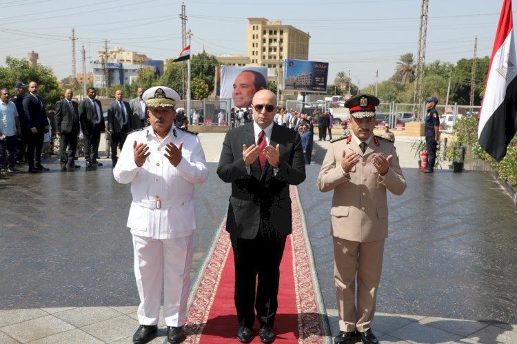 محافظ بني سويف يضع إكليل الزهور على النصب التذكاري للشهداء احتفالا بانتصارات أكتوبر المجيدة