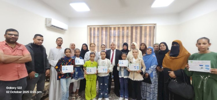 الدكتور صفوت جارح يكرم الفائزين بالمركز الأول جمهورية بالتعليم المجتمعى بأرمنت