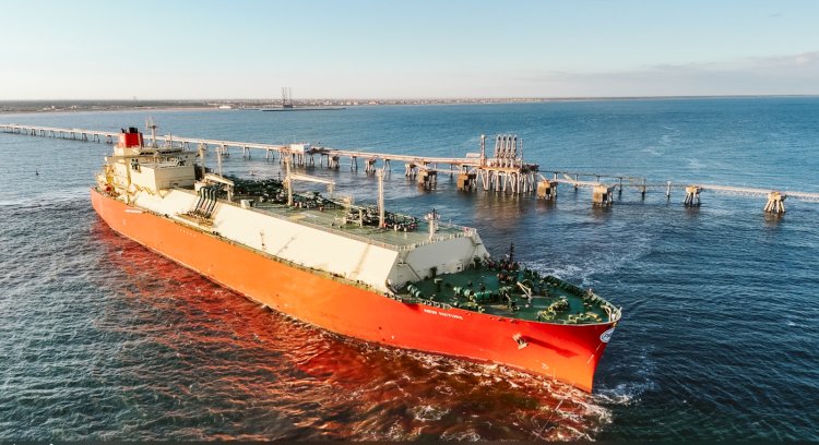 وزارة البترول  تُعلن تصدير شحنة غاز جديدة إلى إيطاليا من مجمع إدكو للغاز المسال