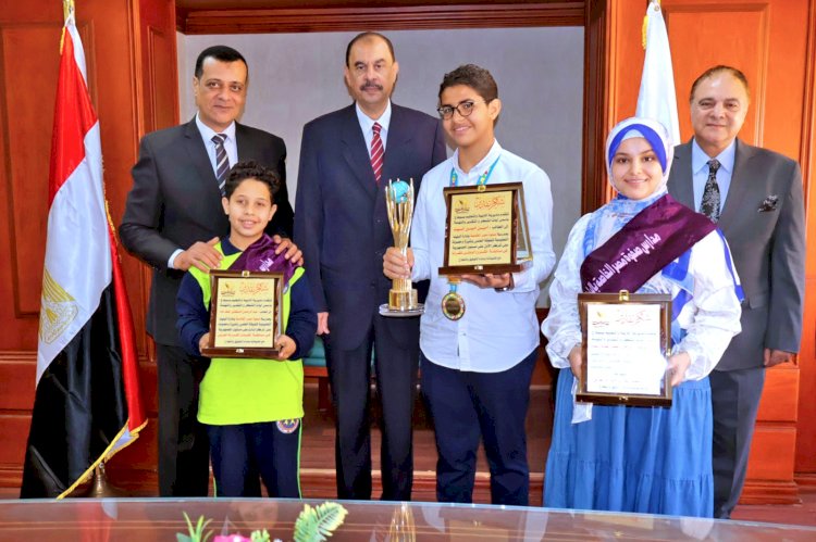 محافظ سوهاج يكرم أوائل الطلاب الفائزين على مستوى الجمهورية