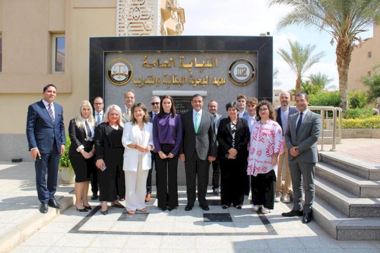 النيابة العامة تستقبل وفدًا من جامعة أرسطو اليونانية