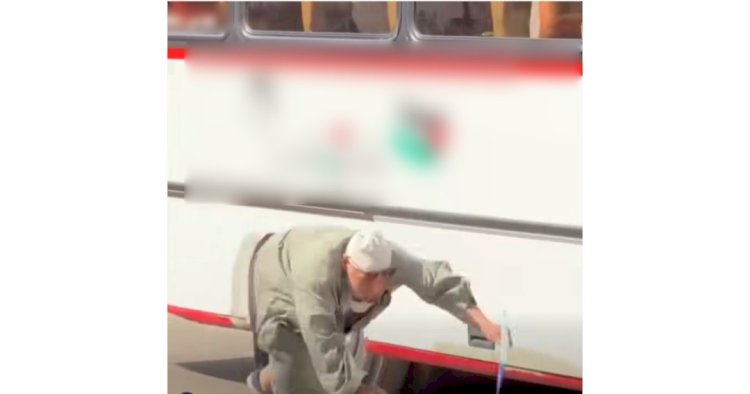 ضبط المتهم بمنع مسن من الركوب السيارة مما أدى إلى سقوطه أرضاً بالدقهلية