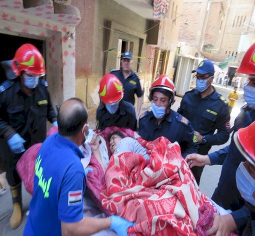 الاجهزة الأمنية تنقل مريضة للمستشفي بالغربية