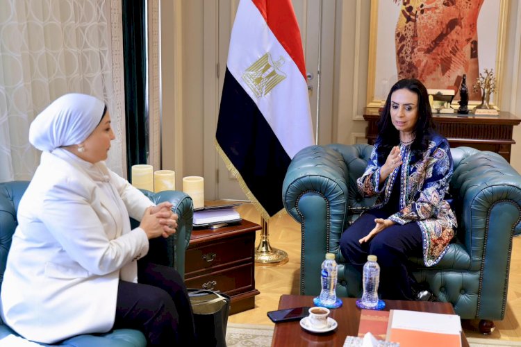 وزيرة التضامن تلتقي رئيسة الاتحاد المصري لتمويل المشروعات المتوسطة والصغيرة