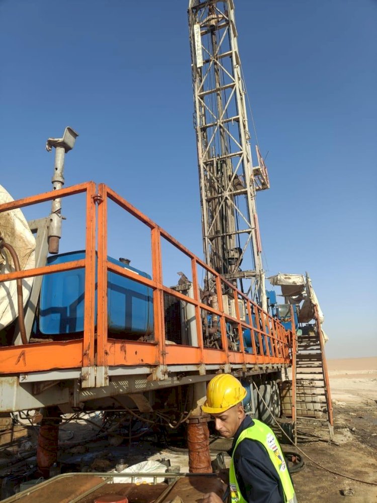 بحوث الصحراء يحقق إنجازًا جديدًا بحفر بئرين جوفيين في الفرافرة
