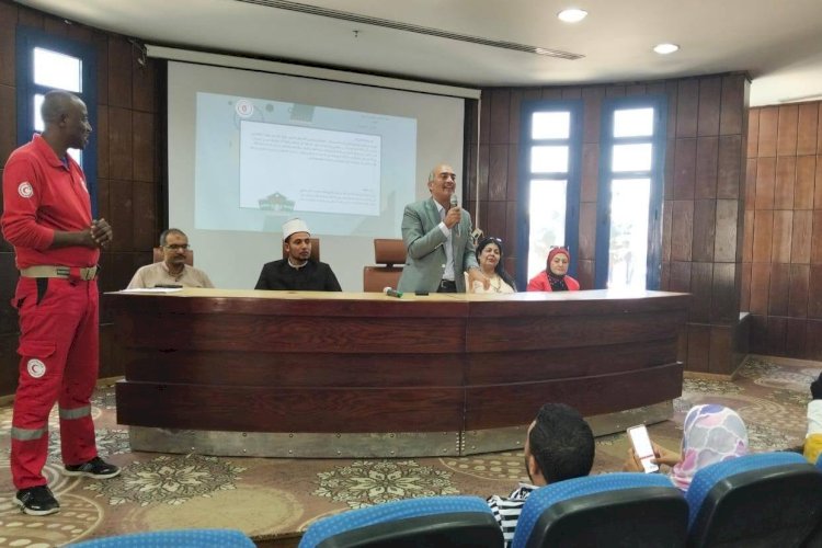 محافظ المنيا يؤكد أهمية مناقشة الظواهر والسلوكيات الطلابية السلبية