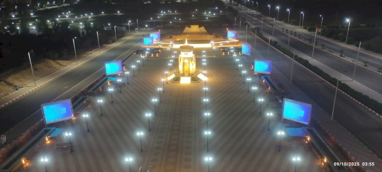 جامعة قنا تخصص الشاشات الكبرى بساحة الجامعة لنقل البث المباشر لافتتاح المتحف المصري الكبير