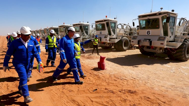 وزير البترول  يتابع ميدانيًا انطلاق المسح السيزمي غرب أسيوط