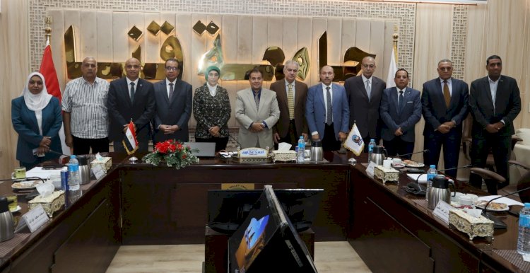 انعقاد لجنة اختيار القيادات الادارية بجامعة قنا