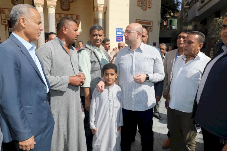 محافظ بني سويف وجها لوجه مع المواطنين يستمع  لشكاويهم واحتياجاتهم