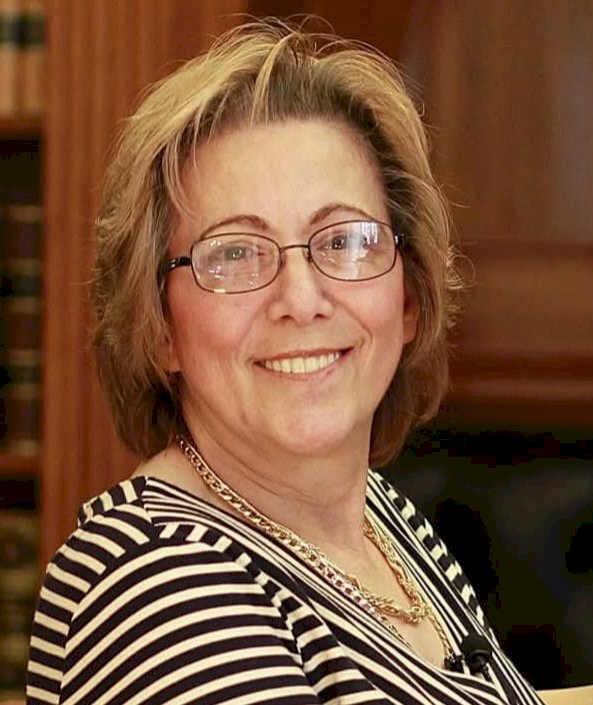 تمثالٌ يبكي... شعر  فيروز مخول - سوريا