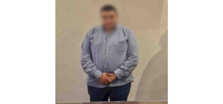 سائق "توك توك" يحطم سيارة مواطن لخلاف على أولوية المرور بالجيزة