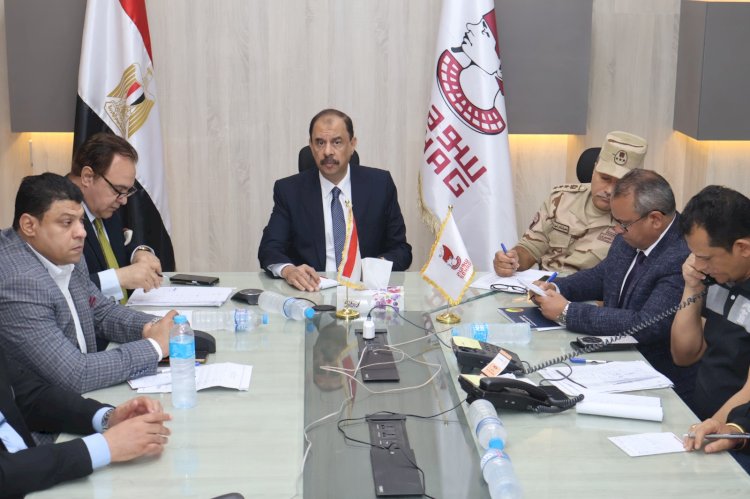 غرفة العمليات الرئيسية بسوهاج تتابع سير انتخابات مجلس النواب