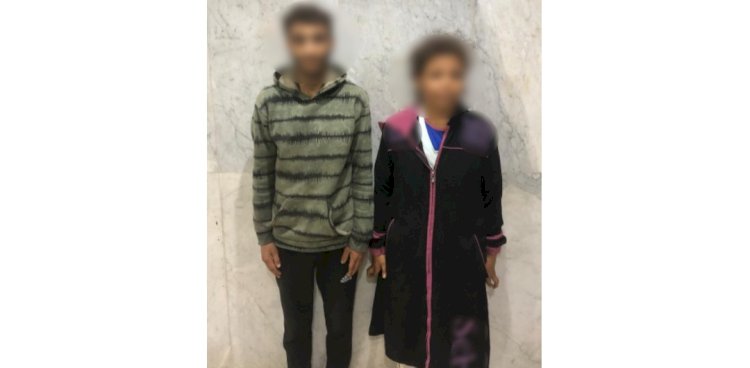 عاطل لقن فتاة علقة لخلافهما علي اولوية مسح سيارات المارة بالجيزة