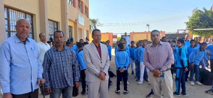 عبدالواحد يقود جولة ميدانية بالفترة المسائية لتعزيز الانضباط  بمدارس ابو تشت