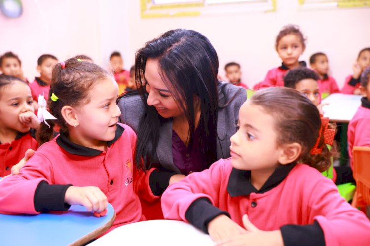 "مايا والانصاري" يتابعان المشروعات الإنتاجية لمصنع الغزل والنسيج بالفيوم