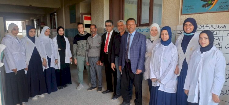 أعمال الدهانات والزخرفة بنجع غلاب تحت متابعة مدير ووكيل تعليم أبوتشت