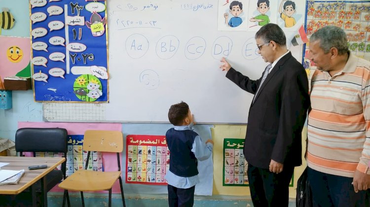 وكيل تعليم أبوتشت يواصل جولاته الصباحية ويشيد بانضباط المدارس وأداء الطلاب