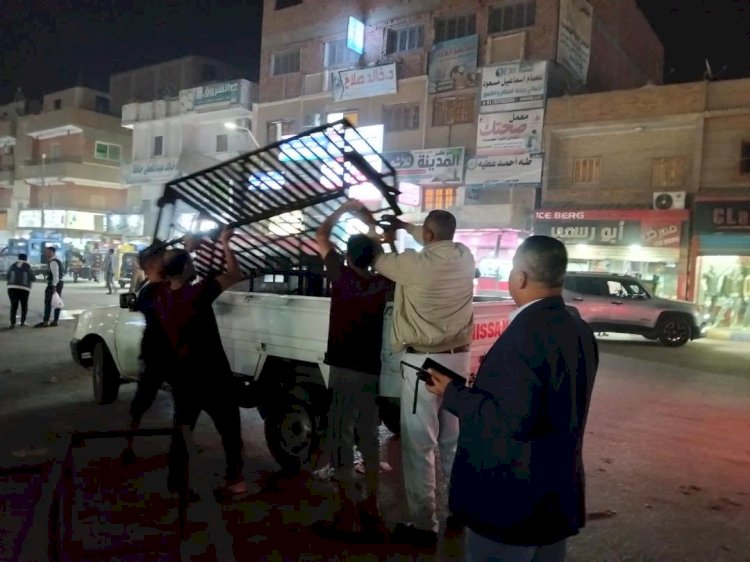 رئيس مدينة اهناسيا يقود حملة لرفع الاشغالات من شوارع المدينة