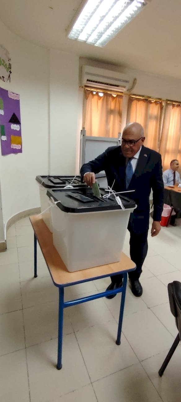 رئيس الهيئة العربية للتصنيع يُدلي بصوته في انتخابات  مجلس النواب