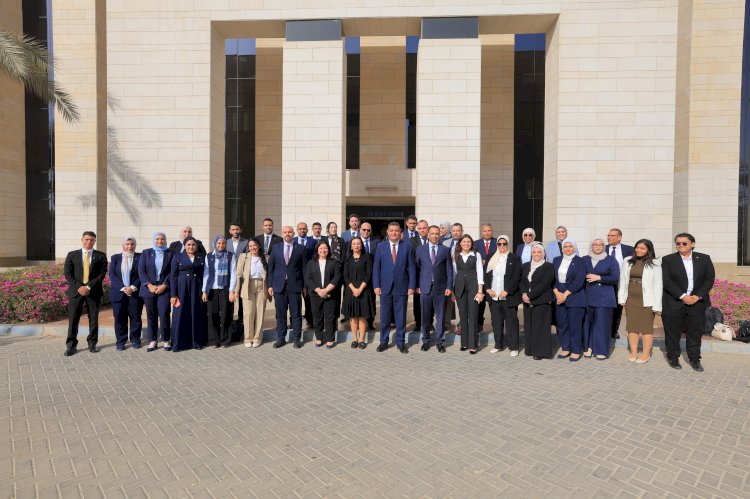 وزيرة التضامن  تلتقي فريق عمل صندوق دعم مشروعات الجمعيات والمؤسسات الأهلية