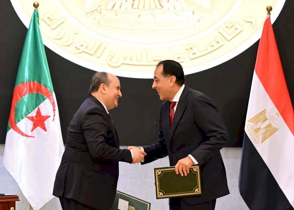 رئيس الوزراء والوزير الأول للجزائر يشهدان توقيع عدة وثائق