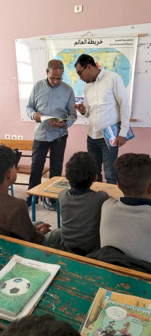 مدير تعليم فرشوط يتابع سير الدراسة والانضباط الإدارى بالمدارس