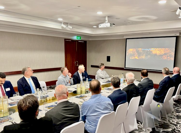 وزير البترول  يعقد لقاءً موسعاً مع شركات التعدين الأسترالية