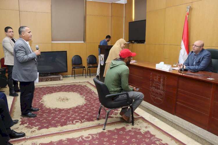 محافظ بني سويف يناقش مطالب وشكاوى واحتياجات المواطنين