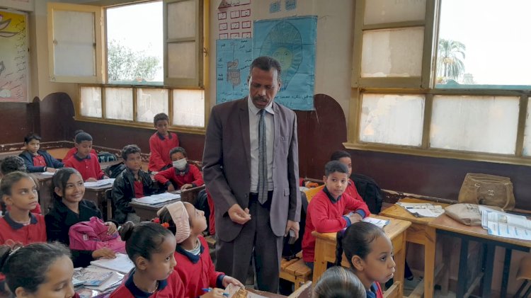 عبدالواحد يقود جولة مسائية بمدرسة الشيخ على للتعليم الأساسي