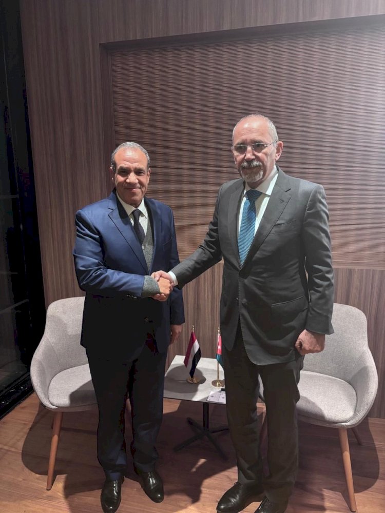 وزير الخارجية يلتقي نظيره الأردني في برشلونة