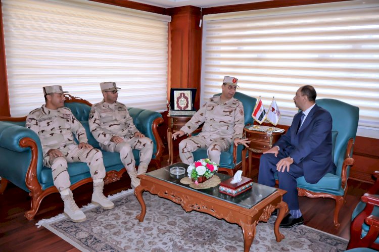 محافظ سوهاج يستقبل قائد قوات الدفاع الشعبي والعسكري