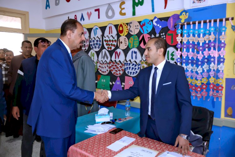 محافظ سوهاج يتفقد لجان الانتخابات  بدار السلام والمنشاة وسوهاج