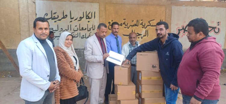 تسليم  التابلت للمدارس الثانوية بأبوتشت تمهيدًا لاستلام طلاب الصف الأول الثانوي