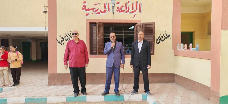 عبد الرافع جاد  يحضر طابور الصباح بمدرسة البنات الابتدائية بفرشوط