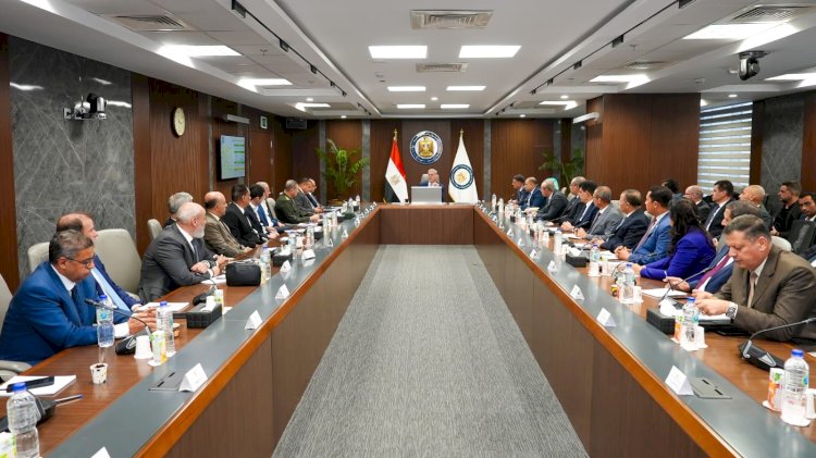 وزير البترول والثروة المعدنية يعقد اجتماعاً موسعاً مع شركات التعدين