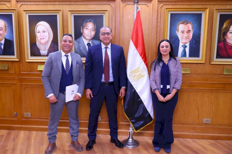 وزيرة التضامن تكرم قطاعي التركات الشاغرة والعقارات والشؤون القانونية بالبنك