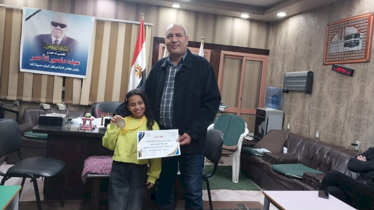 مركز شباب قنا يكرم "أسو" بعد تتويجها بالذهبية في بطولة الجمهورية للتايكوندو