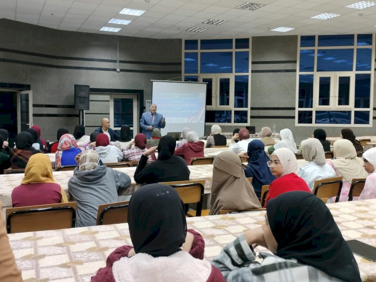 الأسبوع الثقافي بجامعة قنا يناقش دور المبادرات الرئاسية فى بناء الإنسان