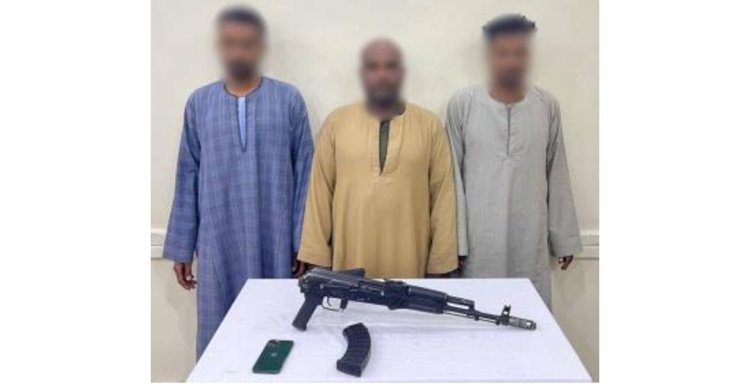 القبض علي المتهمين بتحطيم سيارة مواطن بقنا