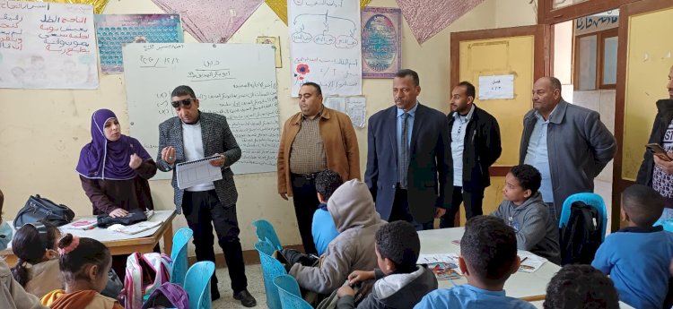 مدير عام تعليم أبوتشت يتفقد المدارس ويؤكد على الانضباط ومتابعة الطلاب الغائبين