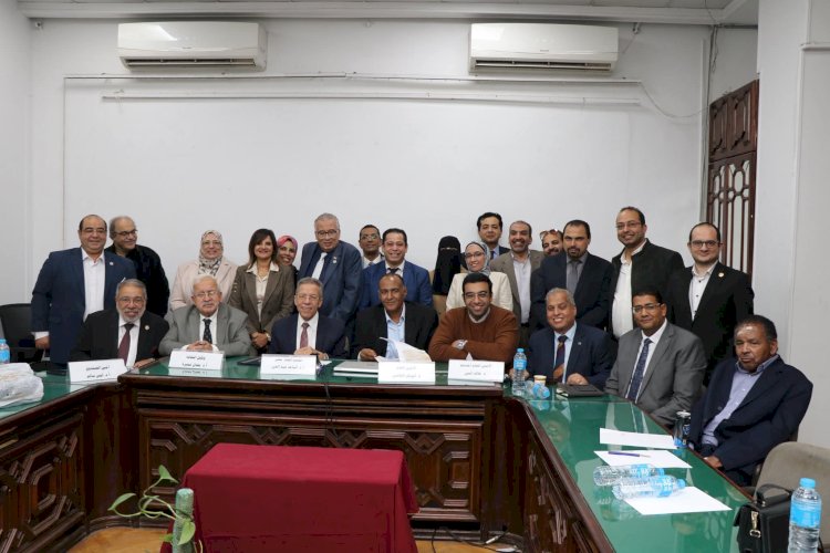 مشاركة نقيب وأمين عام نقابة أطباء قنا في اجتماع النقابة العامة بالقاهرة