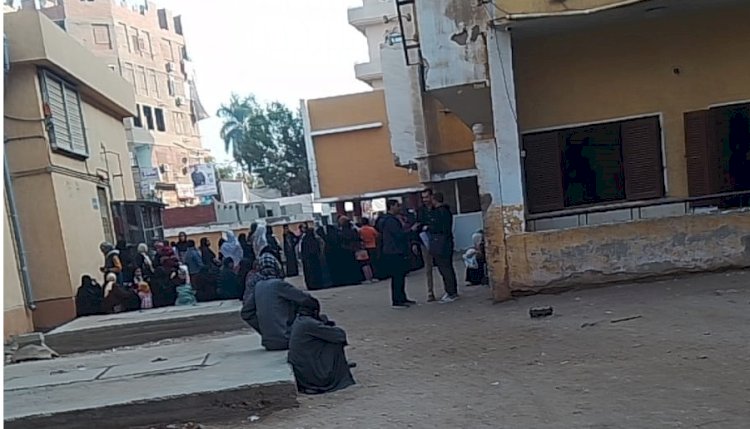 إلي وزير الصحة «عاملونا زي البني آدمين»