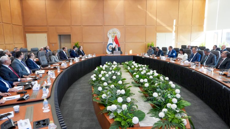 وزير البترول  يناقش الخطة الجديدة للإستكشاف والإنتاج مع الشركات العالمية