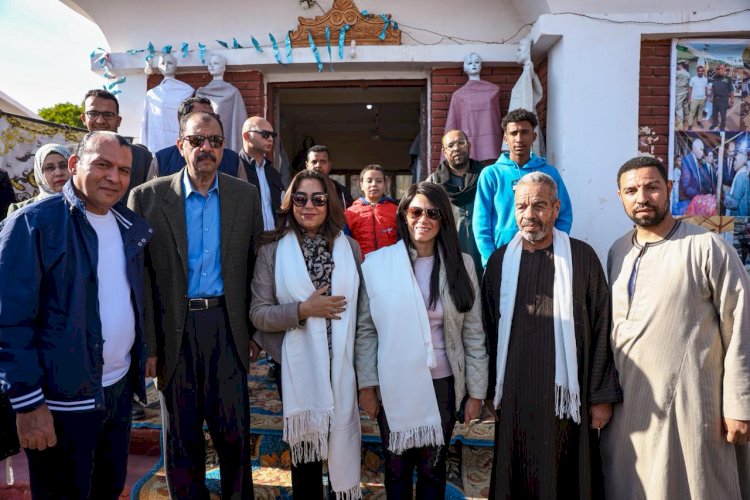 "رانيا ومنال وسراج" يتفقدون قرية النساجين بحي الكوثر والمنطقة الآثرية