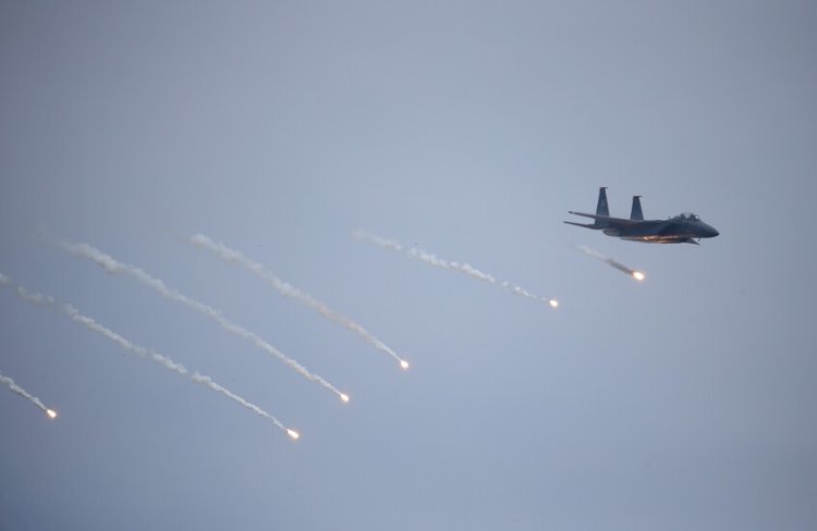 أمريكا تطلق 100 صاروخ وقنبلة مع بدء عملية عين الصقر في سوريا