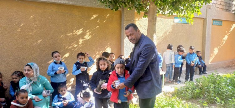 استقبال لجنة الجودة واستعراض الانضباط … جولة عبدالواحد بمدرسة نجع غلاب